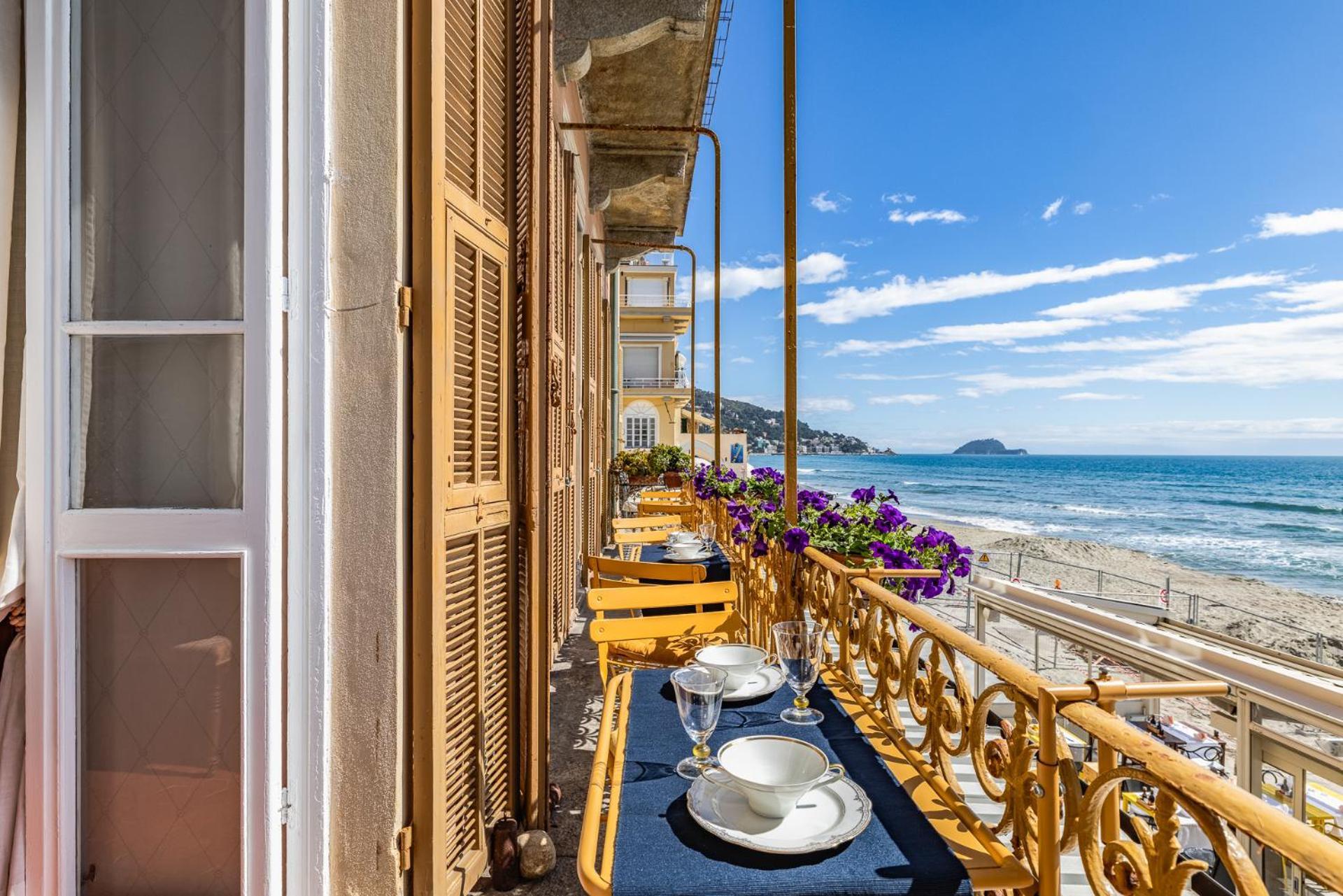 Casa D'Artista B&B Di Charme อาลัสซิโอ ภายนอก รูปภาพ